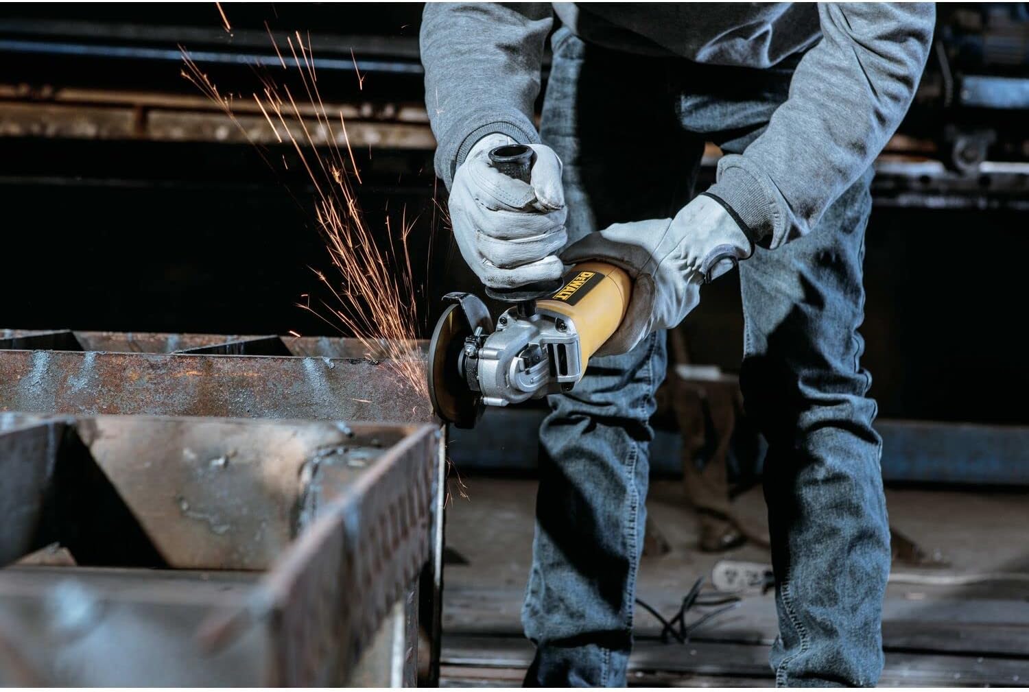 صاروخ جلخ DWE4010T، 730 واط، 220 فولت، 4.5 بوصة، أداء ثابت في القطع والجلخ